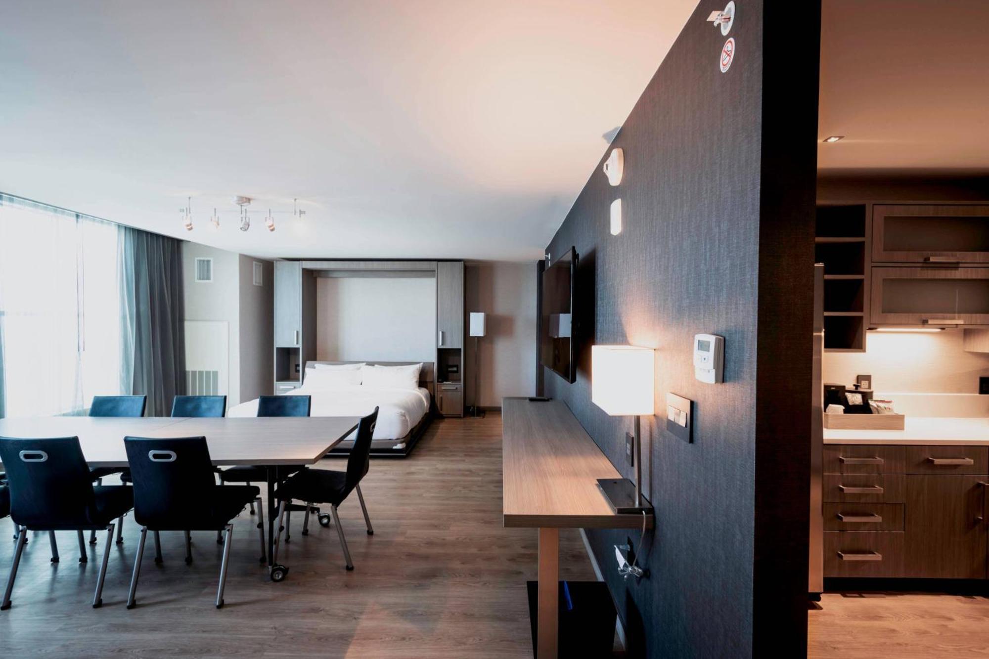 Ac Downtown 4*